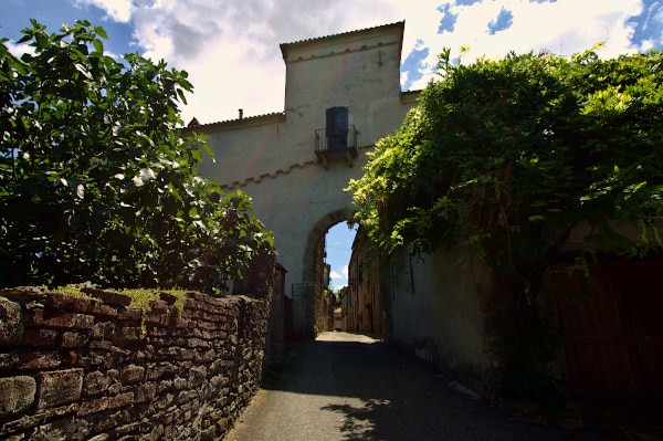 What to see in Mombaldone-Antica Porta-via cervetti-perspective