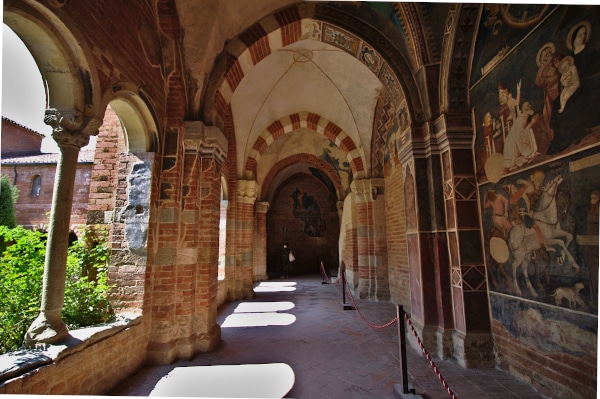 Visita all'Abbazia di Vezzolano-Portico-affreschi-campate