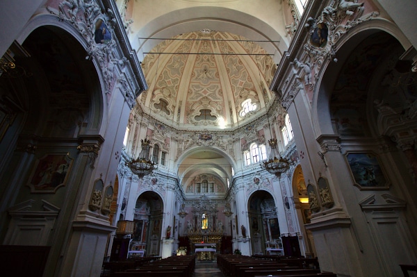 What to see in Cherasco-Sanctuary of the Madonna del Popolo-Interior-baroque-decorations-frescoes