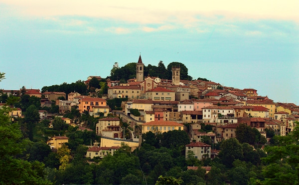 Cosa vedere a Rosignano Monferrato-Panorama-borgo