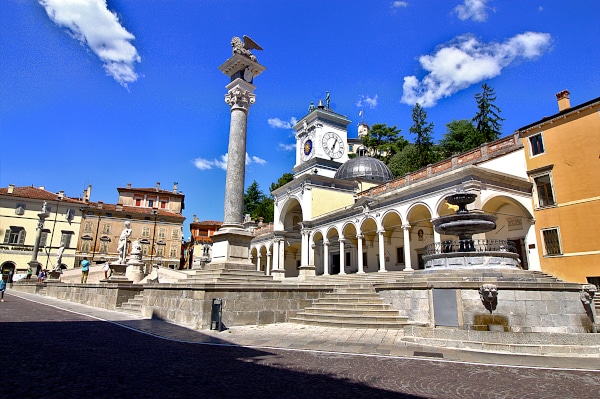 Udine in un giorno? si può!- Piazza dell libertà- Udine- Loggia di San Giovanni- Torre dell'Orologio- Fontana del Carrara- Statua Ercole- Statua Caco