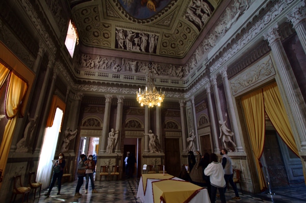 Visita al Castello di Govone-Salone d'onore-decorazioni trompe d'oeil-finte architetture-mito di Niobe