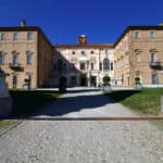 Visita al Castello di Govone-facciata-scalone-telamoni-barocco