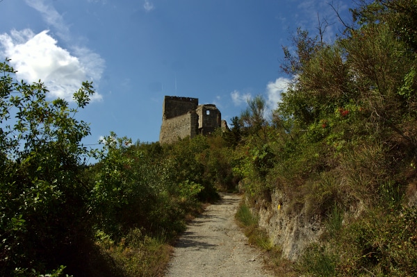 Cosa vedere a Zuccarello-Resti del Castello-appennino-sentiero di Ilaria del Carretto