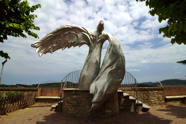 What to see in Bossolasco-Angelo dell'Alta Lang-statue-contemporary art