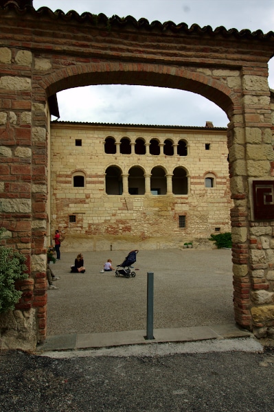 Cosa vedere a Cella Monte-Palazzo Volta-ecomuseo pietra da cantoni-loggiato-colonne