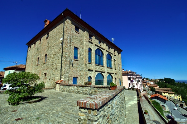 Cosa vedere a Diano d'Alba-Palazzo Ruffino-Palazzo Comunale-esterno