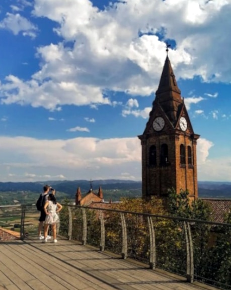 belvedere-campanile chiesa di Sant'andrea-panorama-langhe-roero