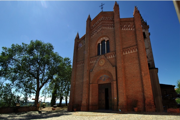 What to see in Magliano Alfieri-Church of Sant'Andrea-facade