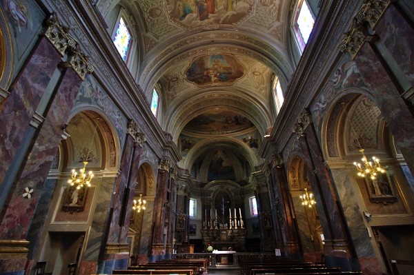 Cosa vedere a Diano d'Alba-Interno-chiesa-san-giovanni-battista-barocco-affreschi