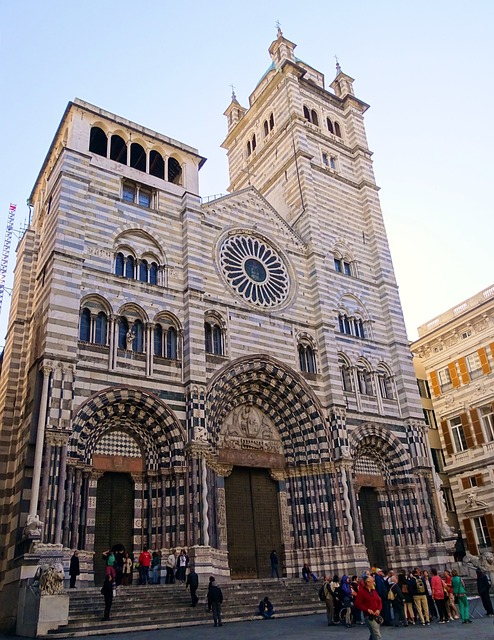 Cattedrale di San Lorenzo-Genova-romanico-statue