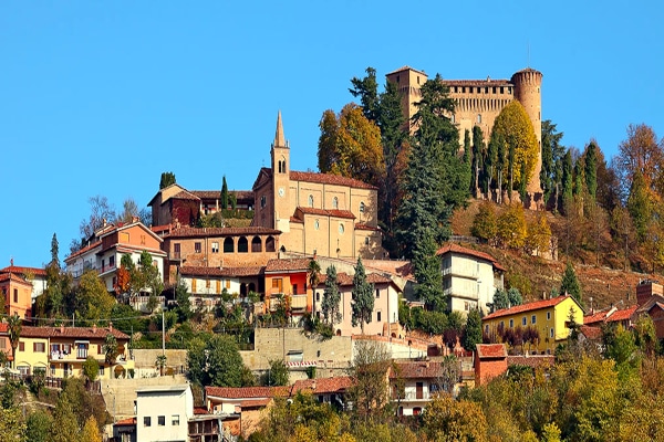 What to see in Monticello d'Alba-panorama-medieval-village