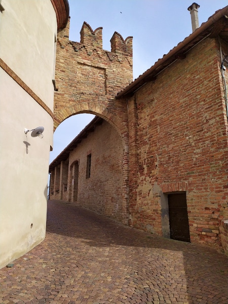 porta medievale-merlature-roero