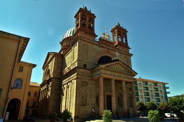 Cosa vedere nei dintorni di Alba-Dogliani-chiesa-dei-santi.Quirino-e-Paolo
