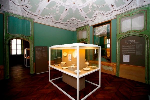 Monregalese Ceramics Museum-decorated plate room