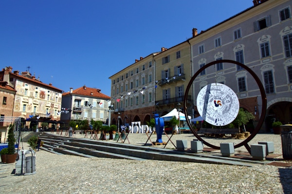 Cosa vedere a Mondovì-Piazza Maggiore-Galletto-palazzi-portici